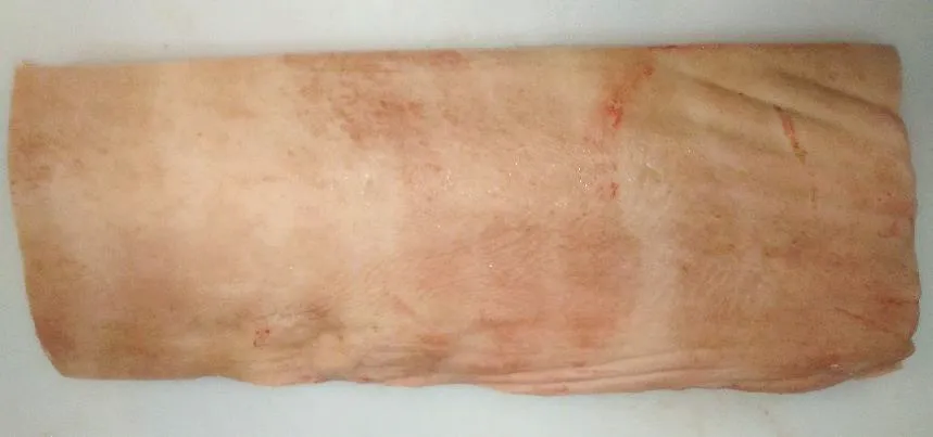 свинина грудинка листовой срез на шкуре в Омске