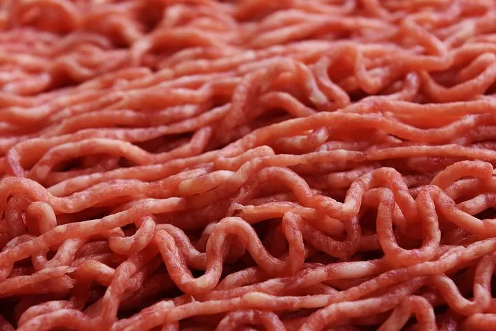 Имущество Черлакского мясокомбината будет дешеветь на 5% в неделю  