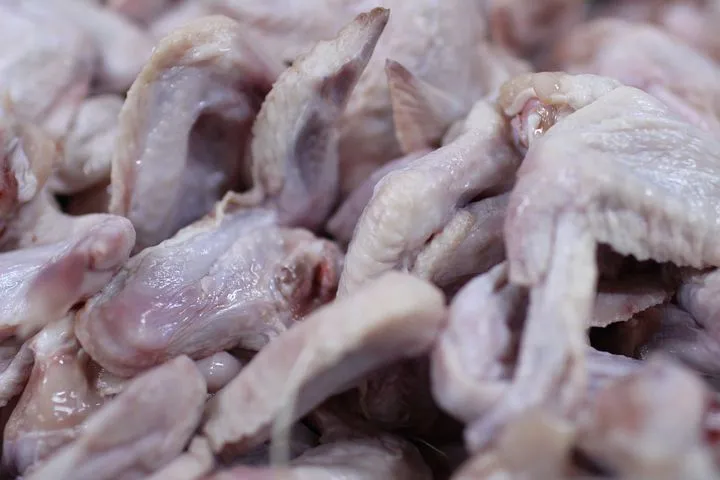 В Омске курицу продают уже дороже индейки